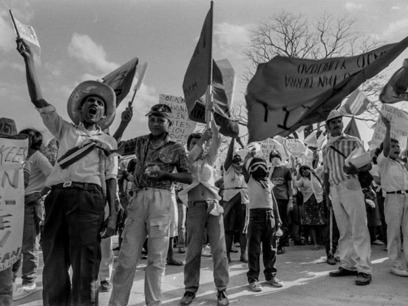 entretenimiento-mupi-negro-y-blanco-10
