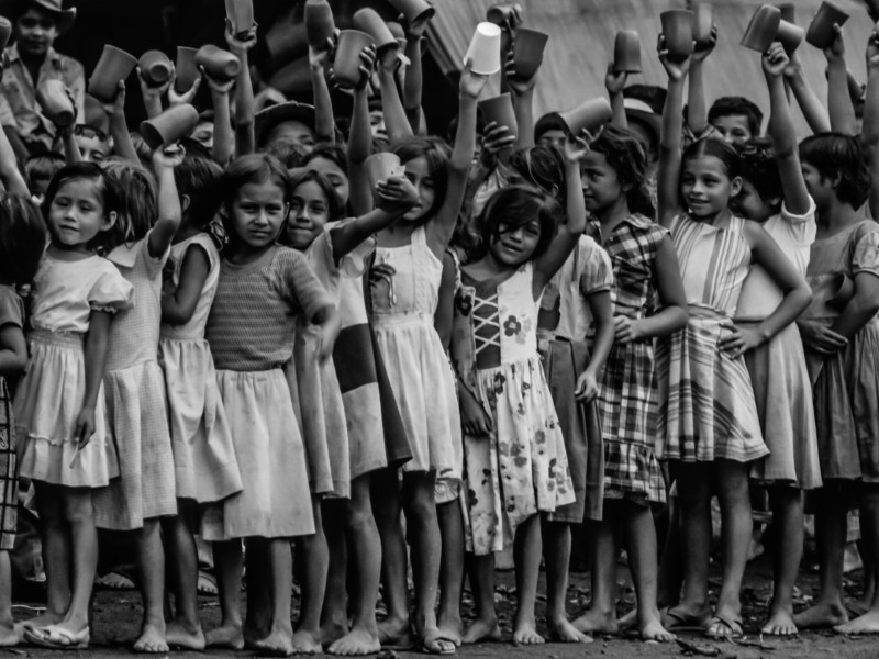 entretenimiento-mupi-negro-y-blanco-11