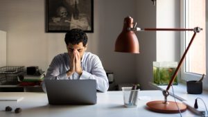 Aunque al principio parecen legítimas, e incluso pueden hacer pagos parciales, terminan exigiendo un depósito de dinero, usualmente en criptomonedas para liberar las supuestas ganancias.