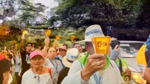 Con faroles, católicos piden la derogación de la ley de minería