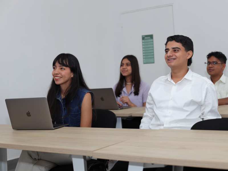 Becas disponibles para salvadoreños