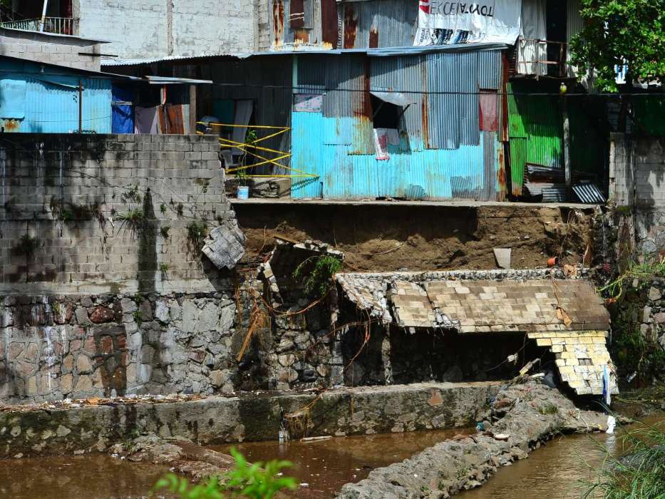 Colapso de muro en comunidad tutunichapa