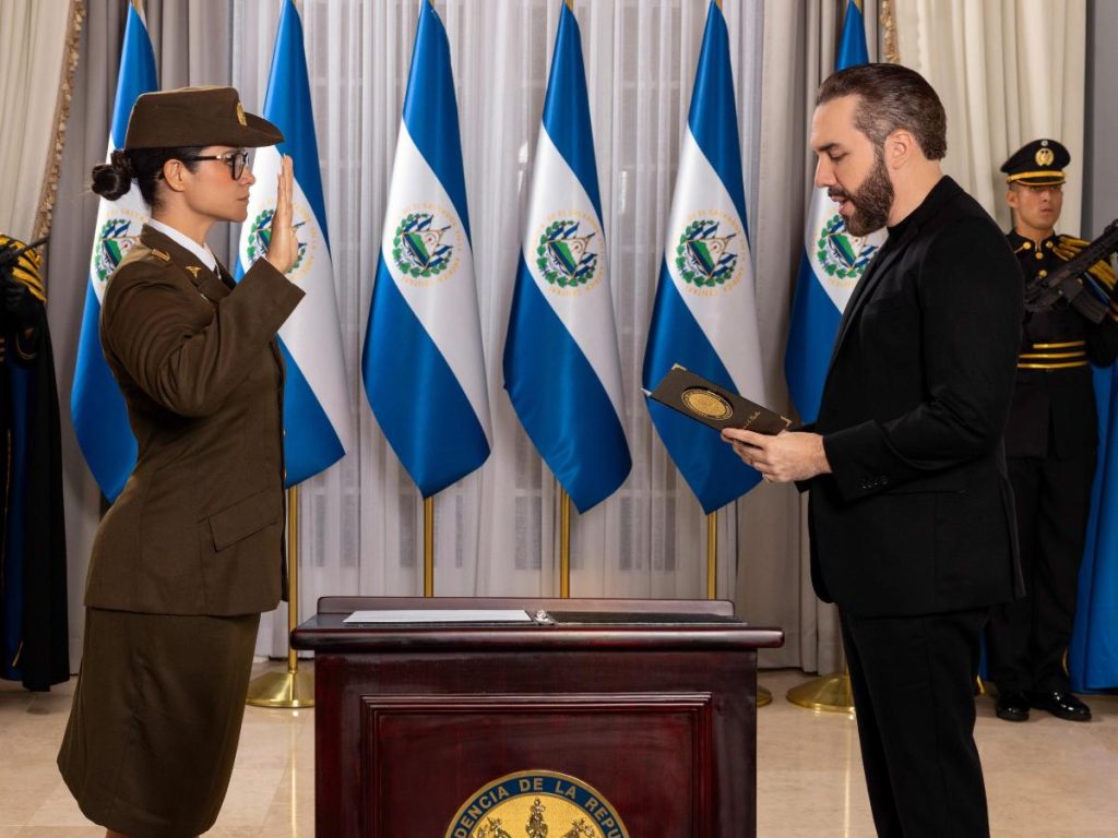 Karla Trigueros fue juramentada el 14 de agosto de 2025 por el presidente Nayib Bukele