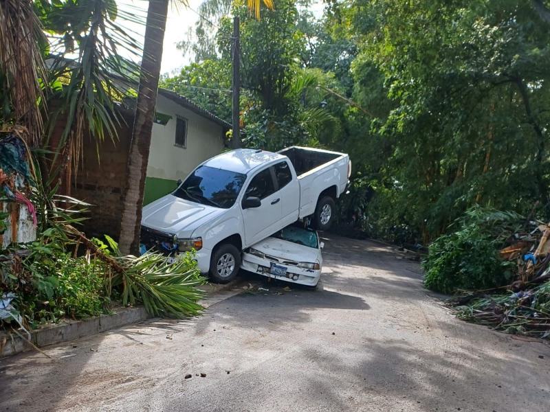 Daños a vehículos por lluvias.