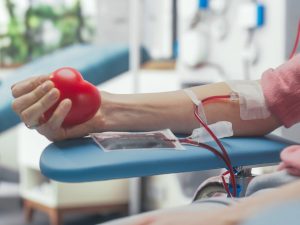 Cada bolsa de sangre recolectada puede salvar hasta tres vidas en emergencias o tratamientos médicos.