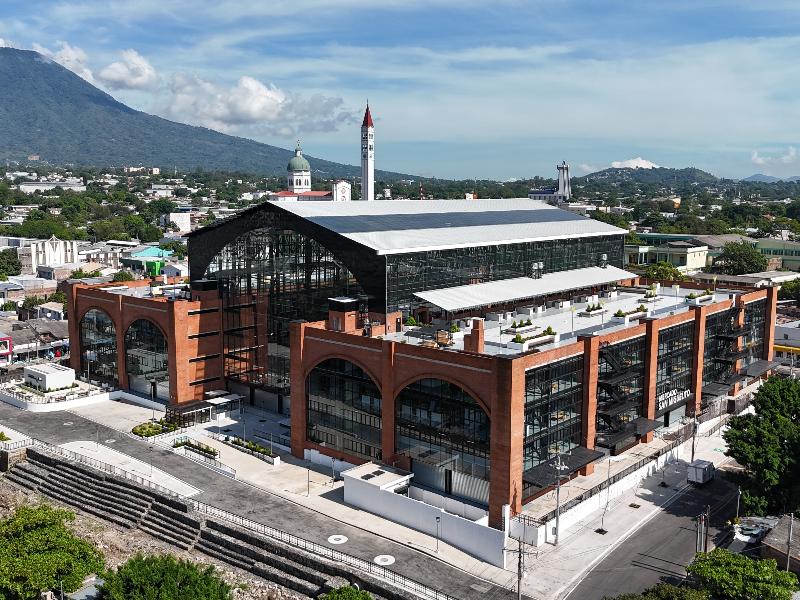 Vista aérea del renovado Mercado San Miguelito, en San Salvador. / Foto elsalvador.com