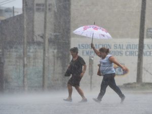 Lluvias intensas este fin de semana en El Salvador por onda tropical