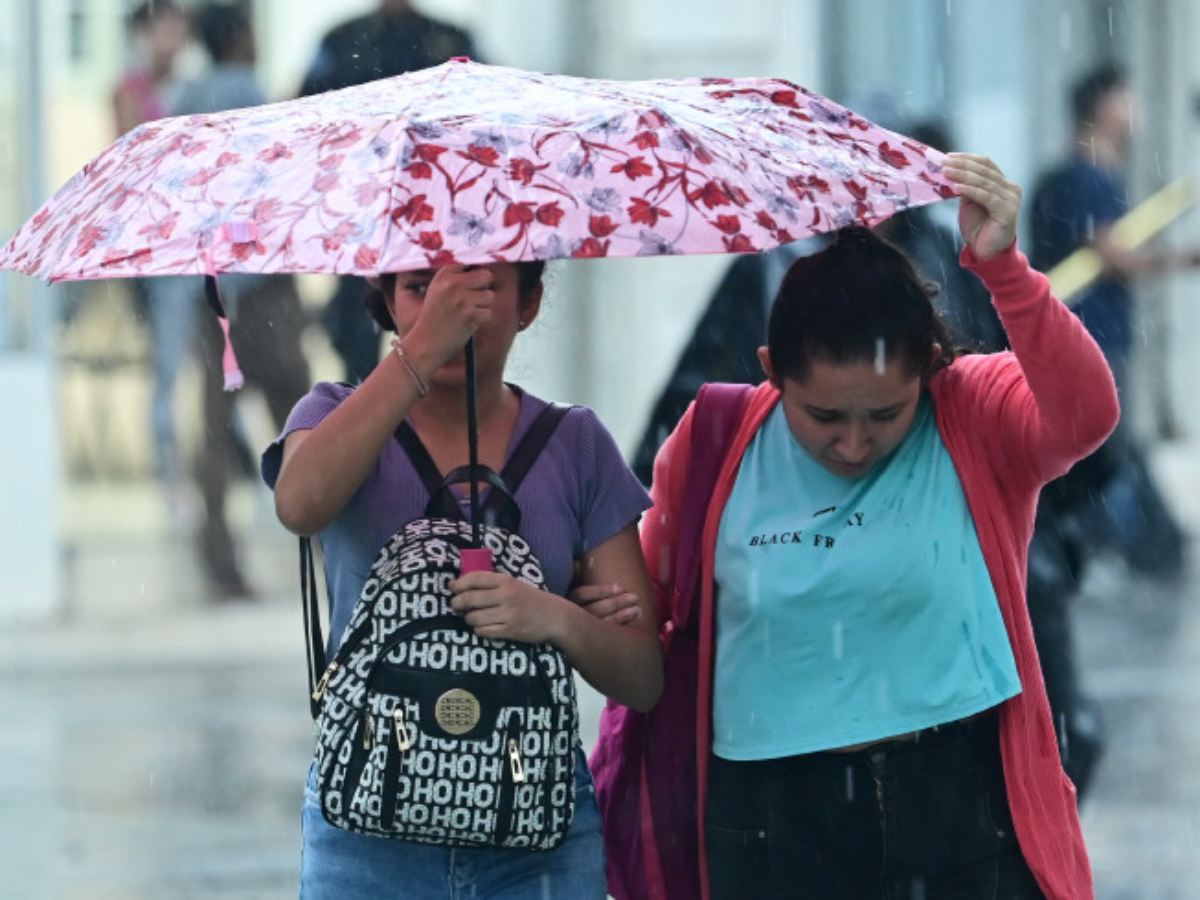 Protección Civil mantiene alerta amarilla ante riesgo de deslizamientos y anegamientos.