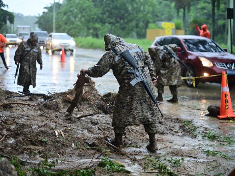 Fotografía de un desbordamiento en carretera