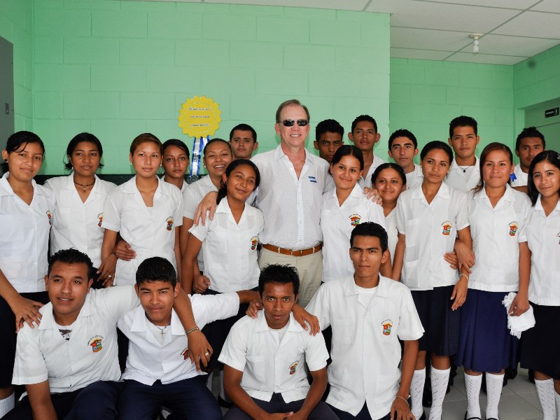 noticias-ricardo-poma-inauguracion-bachillerato-centro-catolico