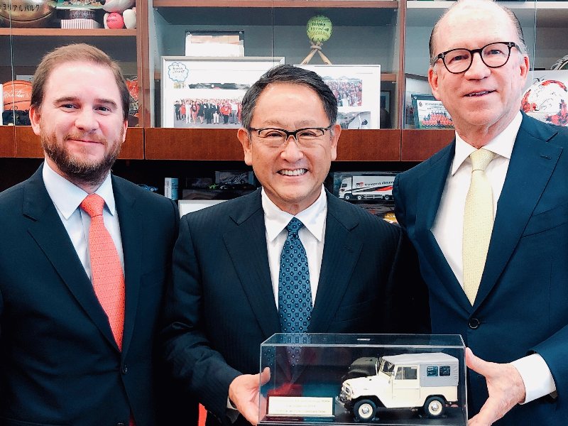 noticias-ricardo-poma-y-andres-poma-visita-toyota-japon