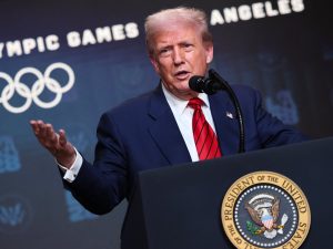 Gobierno de Trump instaló nuevamente las visitas vecinales como medida para adquirir ciudadanía.