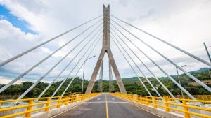 puente San Antonio, que tiene una longitud de 157 metros y requirió una inversión de 11.8 millones de dólares