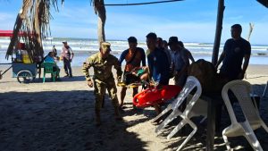 Instituciones de socorro realizaron maniobras para rescatar a turistas. Foto EDH / Cortesía Fuerza Armada.
