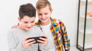 Solara es un ejecutor para Roblox que permite corregir scripts personalizados dentro del juego, algo que viola sus términos de servicio.