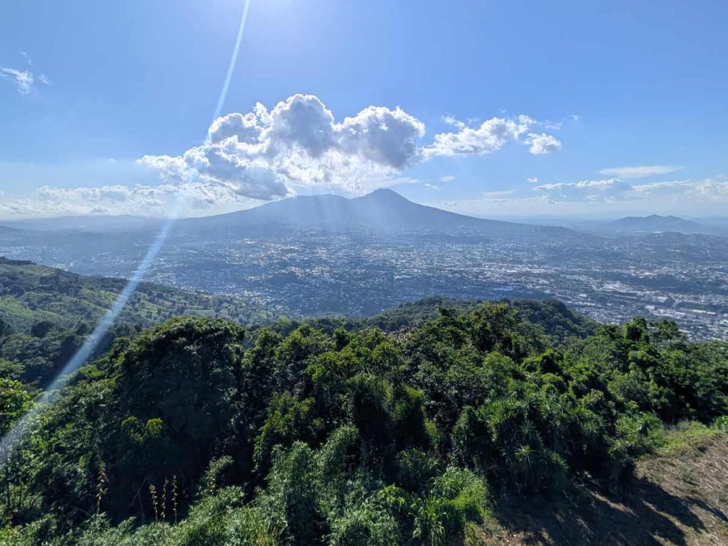 Vista panorámica desde el mirador del exteleferico en San Salvador