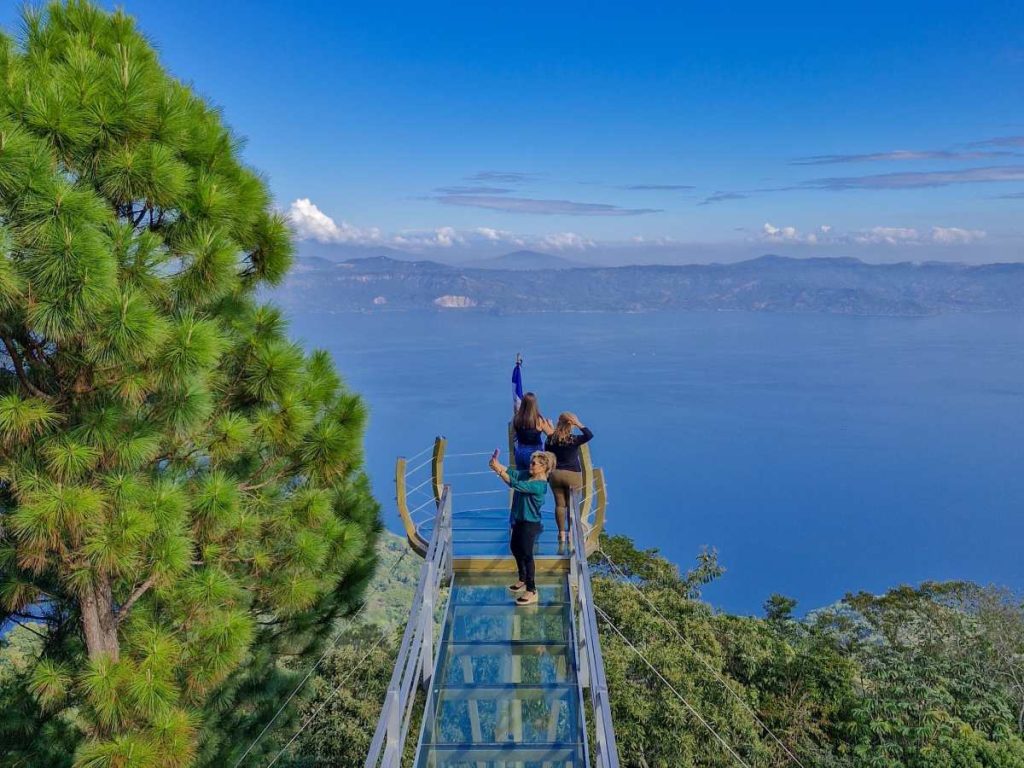 Turismo-ruta-panoramica-Coffee-Lake-Restaurant (1)