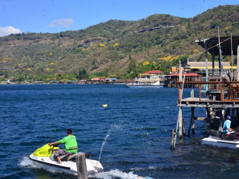 turismo-lago-coatepeque-jet-ski-deporte-acuatico