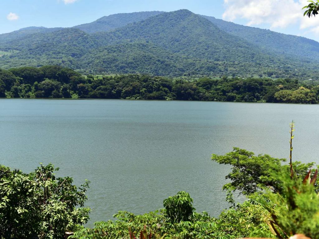 Esta laguna tiene la singularidad de tener forma de corazón. Fotografía/ elsalvador.com