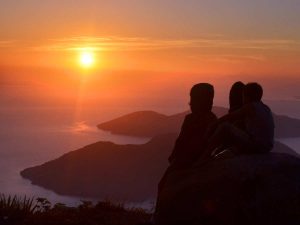Entre el cielo y el mar, la experiencia de acampar en el volcán de Conchagua