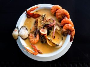 Mariscada salvadoreña, sabor, tradición y mariscos en un plato
