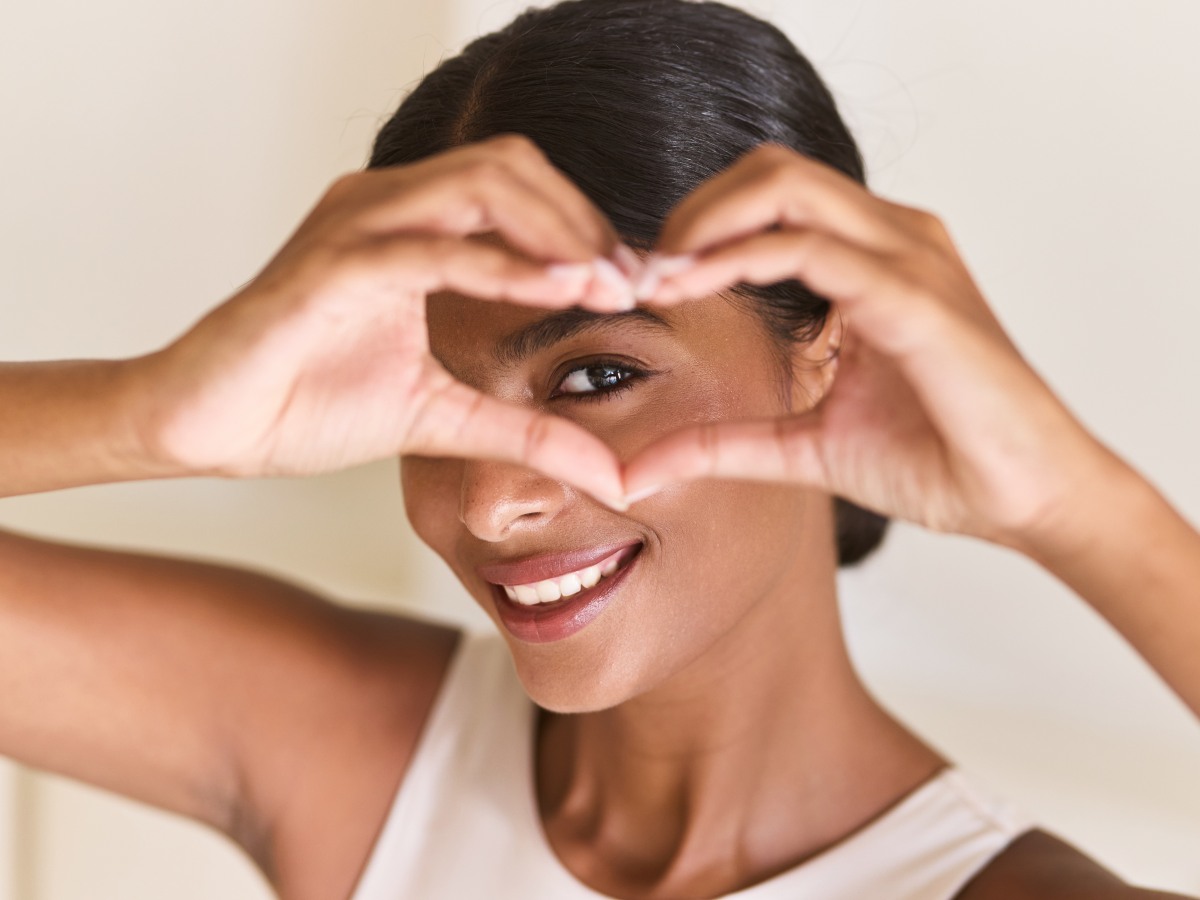 El bienestar emocional comienza con pequeños pasos hacia el cuidado personal. No tener todo bajo control está bien, y es el primer paso para sentirte mejor.