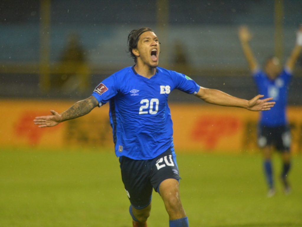 Enrico Dueñas celebrando su gol con la Selecta contra Panamá. Foto / Archivo