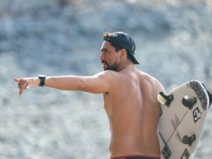 Bryan Pérez arranca con fuerza el ISA World Surfing Games 2025