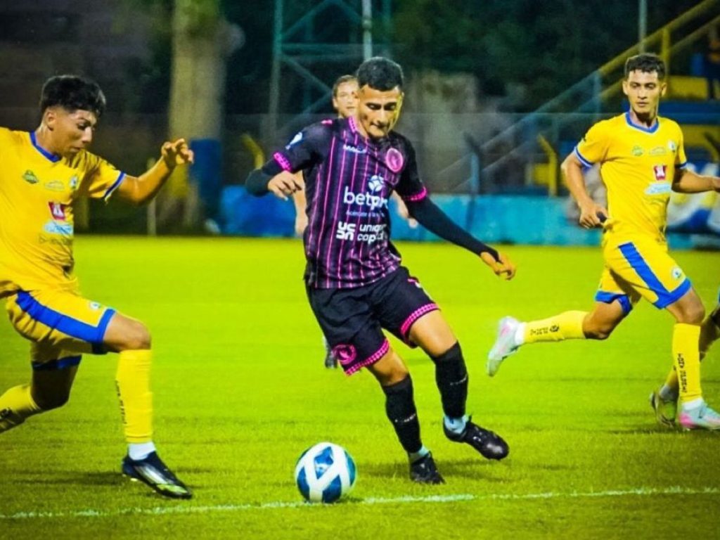 Limeño jugó contra Inter FA en el Ramón Flores Berrios. Foto / X Limeño