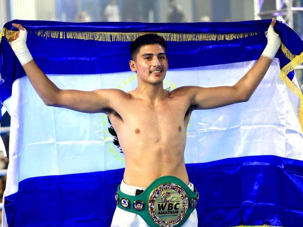 Samuel Contreras Jr. (der.) boxeador salvadoreño. Foto / INDES