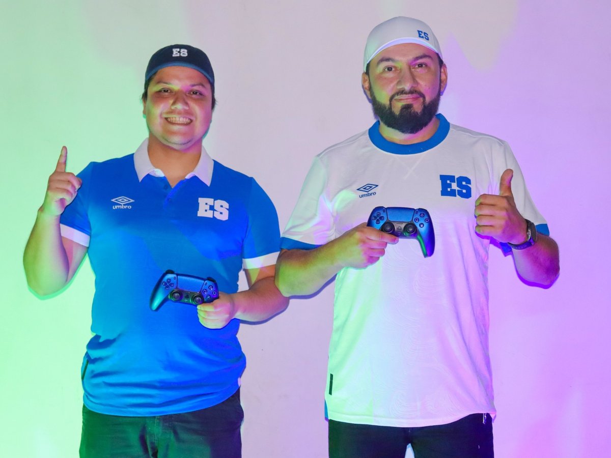 Santiago Lopez (izq.) y Omar Lazo (der.) serán los representantes de El Salvador en las elimiantorias rumbo al mundial de EGames. Foto / X Selecta
