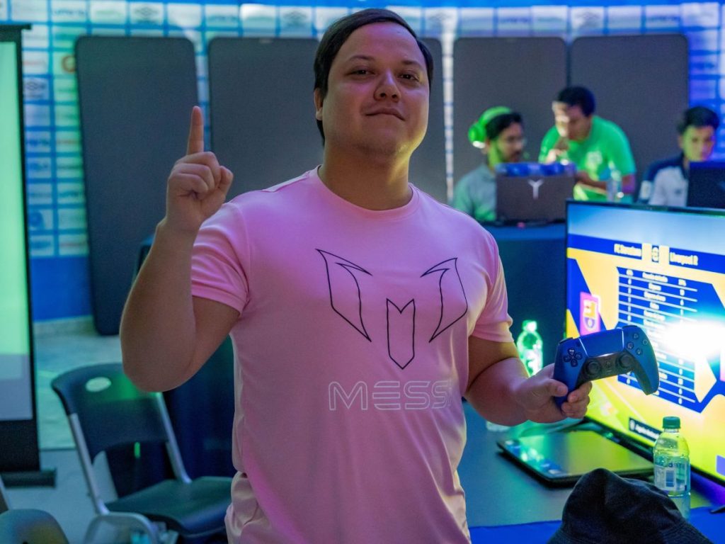 Santiago López, epresentate de El Salvador en eliminatorias rumbo a mundial de EGames. Foto / FESFUT