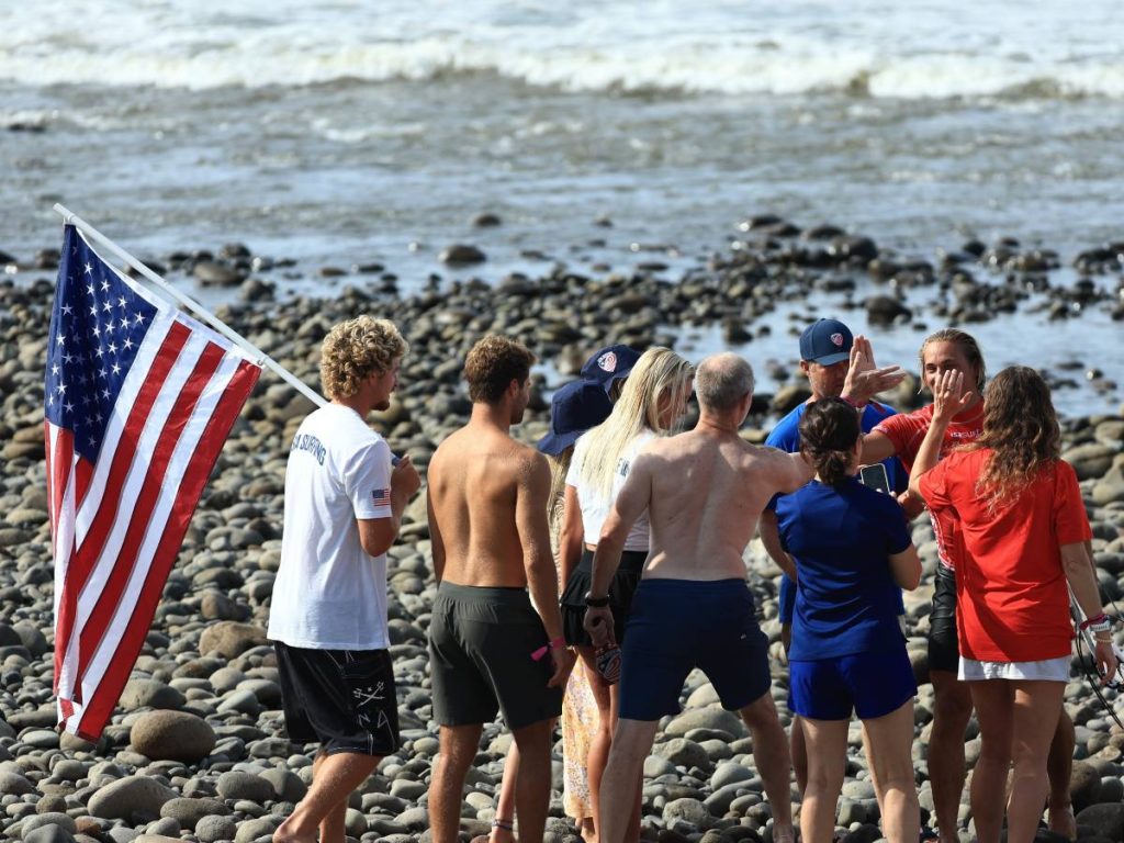 La delegación de Estados Unidos en el ISA Surfing Games en Surf City. Foto / INDES