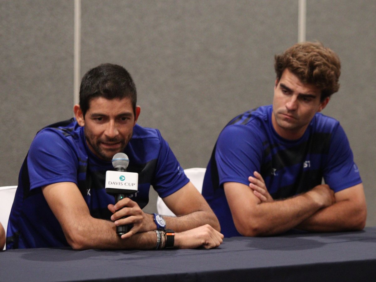 Marcelo Arevalo (izq.) abrira la Copa Davis ante Rumania. Foto / INDES