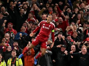 Virgil Van Dijk del Liverpool celebra su gol de último minuto ante el Atlético de Madrid. Foto / AFP