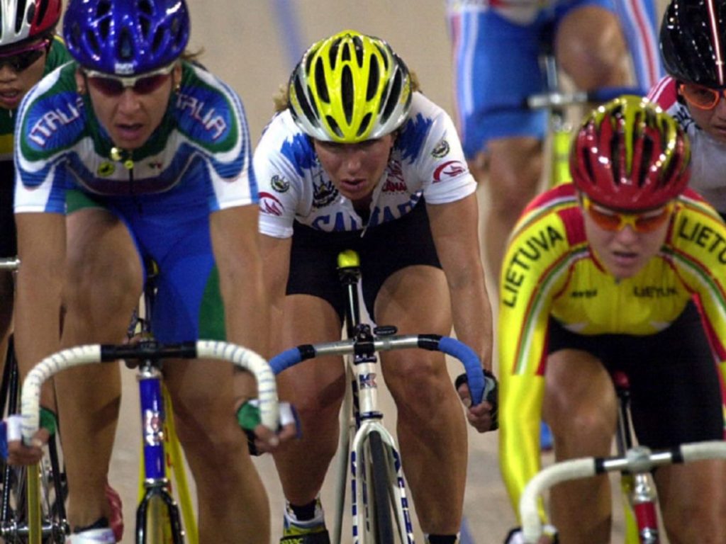 Maureen Vergara (medio) compitiendo contra la Italiana Bellutti (izq.) y por competidora de Lituania. Foto / Archivo