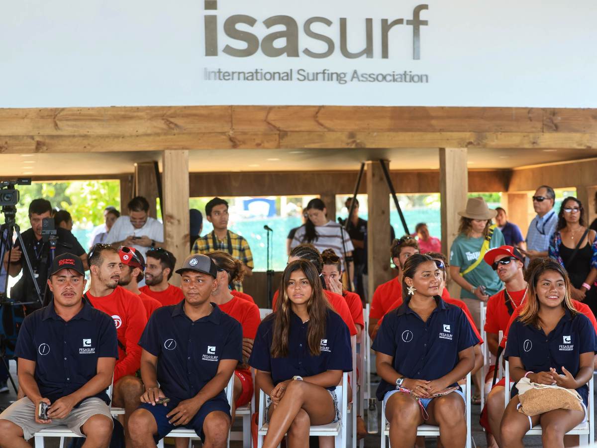 Atletas salvadoreños que participaran en el ISA World Surfing Games. Foto: INDES