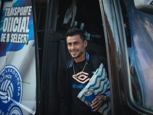 La Selecta regresa a El Salvador tras histórico triunfo en Guatemala