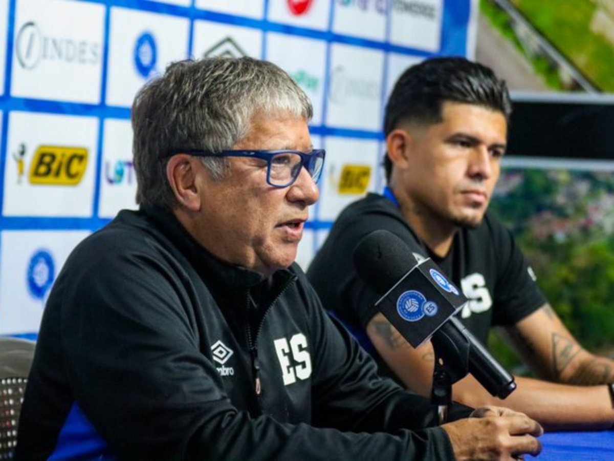 Hernán "Bolillo" Gómez (izq) y Mario González (der.) en rueda de prensa de la Selecta. Foto / X Selecta