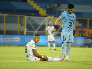 Alianza derrota a Águila pero las lesiones encienden las alarmas