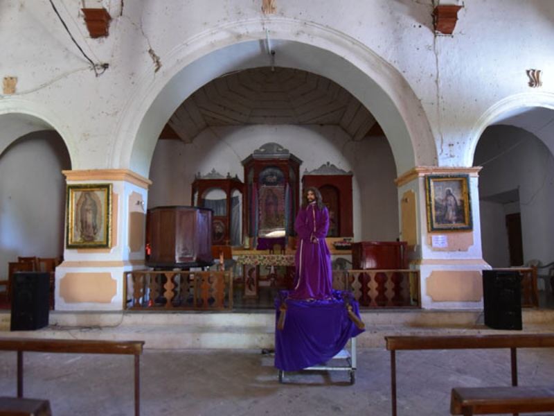 Interior de la iglesia del cantón El Hormiguero, Comacarán, San Miguel.