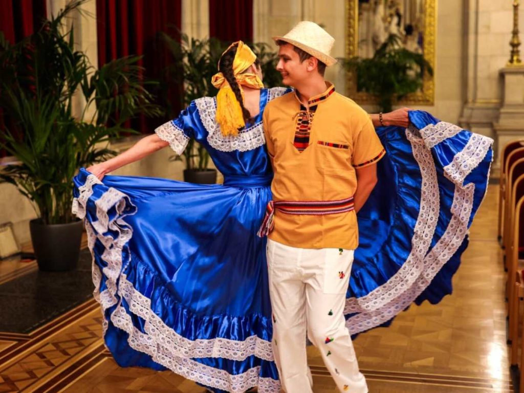 Traje Típico El Salvador