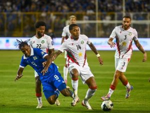 Surinam silencia el Cuscatlán con victoria por 2-1 sobre la Selecta