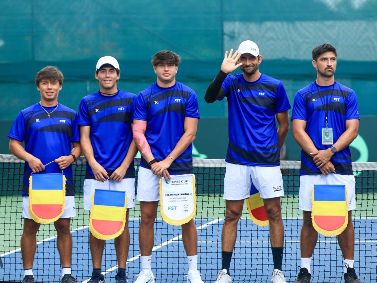 Marcelo Arévalo, atleta del Programa Esfuerzo y Gloria, se enfrenta a Radu Turcanu en el primer partidode la serie El Salvador contra Rumanía, que se lleva a cabo en el Complejo Deportivo de Ciudad Merliot. Foto: cortesía INDES