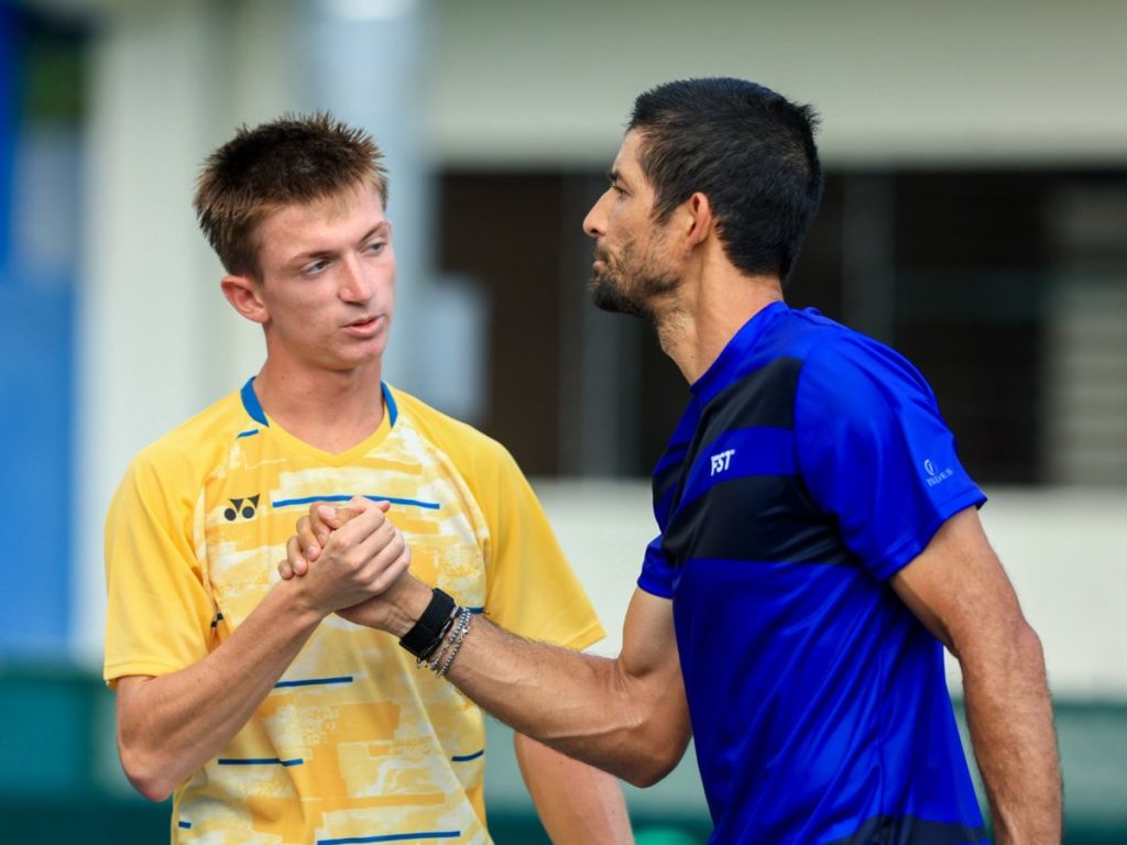  Marcelo Arévalo, atleta del Programa Gloria, perdió 7-6(3), 3-6 y 2-6 ante Radu Turcanu en el primer partido de la serie El Salvador contra Rumania, correspondiente al Grupo Mundial II de Copa Davis. Foto: cortesía INDES.