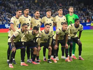 El Barcelona remontó 1-3 en su visita al Real Oviedo por la sexta jornada de LaLiga EA Sports, manteniéndose a dos puntos del Real Madrid. Foto: AFP