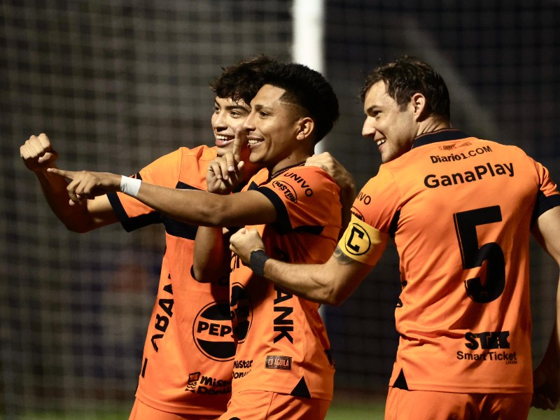 Hércules vs Águila.