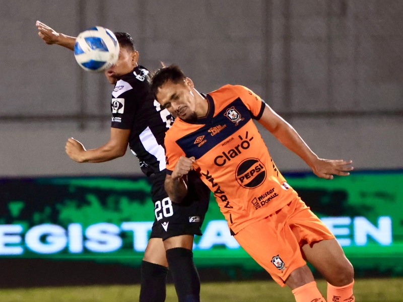 Hércules vs Águila.
