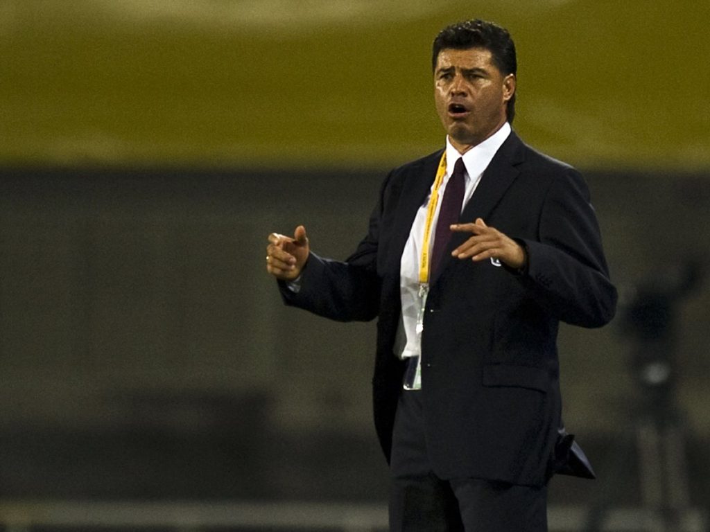 Juan Carlos Chávez dirigiendo la Sub-2 de México en el mundial de la categoría en 2012. Foto AFP