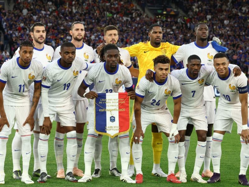 Selección de Francia antes del duelo semifinal de la UEFA Nations League contra España, en Stuttgart, Alemania, en junio de 2025. Con el número 7, Dembélé. / Archivo